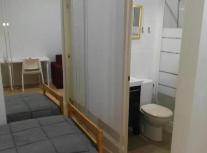 Estudios Cientouno 아파트 *